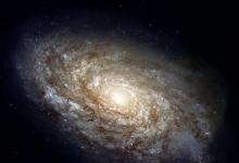 天體物理學(xué)家發(fā)現(xiàn)巨大的黑洞在矮星系周圍徘徊