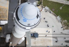 美國宇航局已與SpaceX等航空航天開發(fā)商簽約以開發(fā)可載人航天器