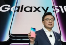 三星Galaxy S10智能手機經(jīng)過跌落測試