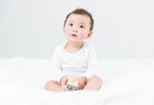 嬰兒多大可以趴著練抬頭如何練習抬頭