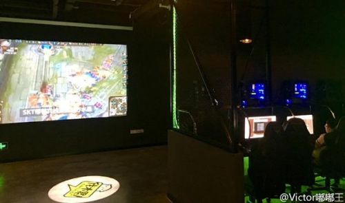 WE草莓若風開網吧地址價格曝光 頂級配置80塊錢一小時