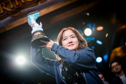 爐石傳說首位女選手奪冠 中國選手獅醬創(chuàng)造歷史！