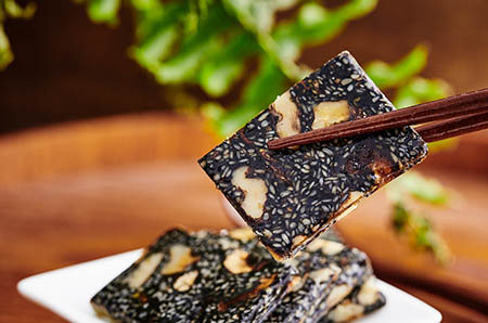 可愛(ài)彩色蜻蜓簡(jiǎn)筆畫(huà)的畫(huà)法6