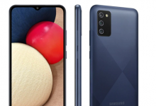 GalaxyA02s采用了格紋背殼的設計