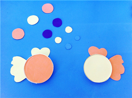 兒童節(jié)環(huán)保紙杯金魚(yú)貼畫(huà)手工制作3